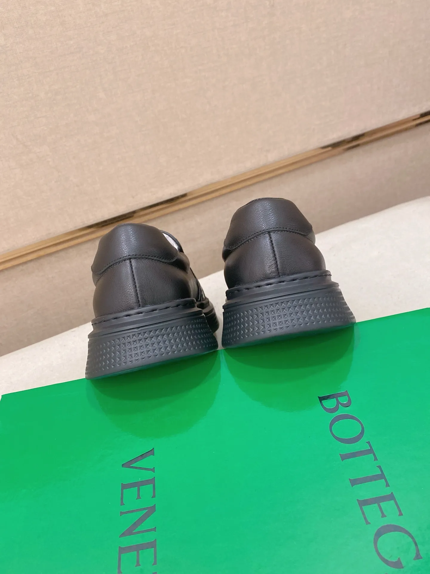 Men's shoes💰 500💰 【BV】The latest hot style‼ ️Casual men's shoes, uppers imported first-layer cowhide. Fully imported first-layer leather lining✔️Exquisite workmanship, excellent foot feel, special rubber sole✔️, cool and fashionable, the latest fashion, fashionable outsole, hurry up. Code number: 38-44